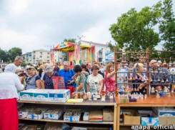 На день города в Анапе Юрий Цыганок, кавер-группа Елы-палы и 4 сезона. Будет здорово
