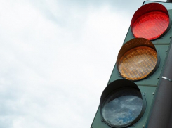 На пересечении улиц Крымской и Красноармейской в Анапе модернизируют светофоры