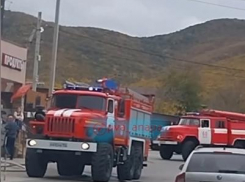В Сукко под Анапой разгорелся пожар