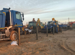 В Анапе увеличено количество работников и техники для уборки пляжей