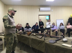 В «Смене» под Анапой школьникам показали оружие Победы