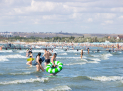 В Анапе введен запрет на купание в море с матрасами и кругами