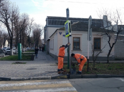 В Анапе устанавливают новые дорожные знаки сразу на нескольких улицах