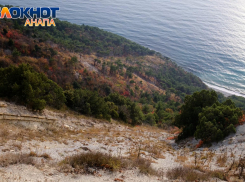 В дeнь oблaчныx cлoнoв в Анапе солнечно 