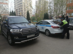 В Анапе водитель Toyota Land Cruiser нарушил ПДД и попал в руки полиции
