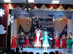 Дед Мороз, Снегурочка и чиновники создавали праздничное настроение по всей Анапе