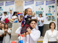 Звонок прозвенел: мэр Анапы поздравил школьников с Днем знаний