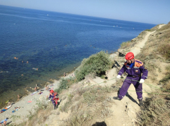 В Анапе женщина сорвалась с 30-метрового обрыва