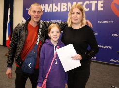 В Анапе девяти семьям из Херсонской области вручили жилищные сертификаты