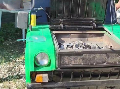 Передвижная жаровня: в Анапе мангал оборудовали прямо в капоте автомобился