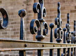 Лже-мастер металлоконструкций из Анапы обманул клиентку более чем на 100 тысяч рублей