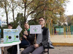 В Анапе на базе школы №2 прошла ярмарка нужных вещей, изготовленных своими руками