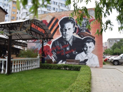 Патриотическое граффити появилось на стене техникума в Анапе