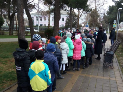 В Анапе из школы № 2 эвакуировали детей и взрослых