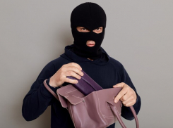 В Анапе местный житель обокрал свою знакомую на 185 тысяч рублей