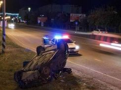 В Анапе на Анапском шоссе серьёзное ДТП, а в районе горели две хозпостройки