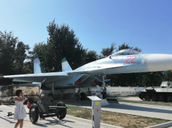  В Анапе подсветили военную технику: парк теперь можно посещать и вечером!