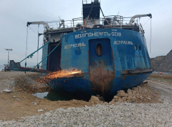 Власти Крыма займутся подъемом носовой части танкера «Волгонефть-239»