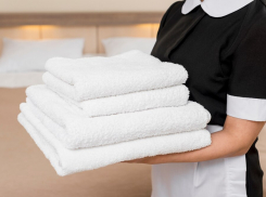 Стирайте сами: туристам с больным ребенком в отеле Анапы отказали в уборке номера