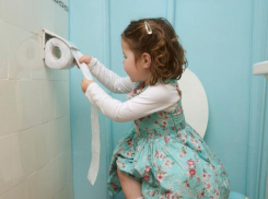 В Анапе отдыхающая возмутилась тем, что её дочку бесплатно не пустили в туалет