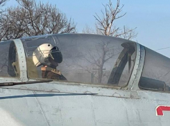 Украденный вандалами шлем пилота в Анапе вернули на место