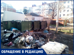 От дома по Крымской, 216 в Анапе не вывозят мусор рядом с контейнерами – София Конева