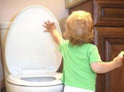 Анапчане за то, чтобы платные туалеты дети могли посещать абсолютно бесплатно