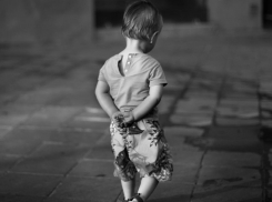 Трёхлетняя девочка, убежав из дома, ночью одна гуляла по Анапе