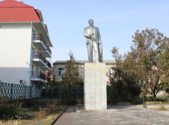 Памятник М.И. Калинину в Анапе восстановят: суд принял решение
