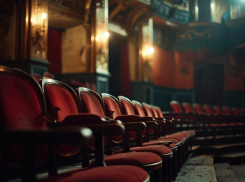 Джаз-квинтет, виолончели и «Призрак оперы»: афиша Гортеатра на июль