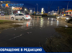 «Увлекательный был аттракцион»: анапчанка рассказала о затопленном тротуаре и пешеходном переходе