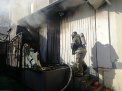 Сегодня, 17 ноября, в Анапе на ул. Ивана Голубца горел продуктовый магазин