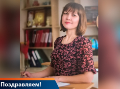 Дорогую и уважаемую Анастасию Ивановну КОЛЕСНИКОВУ поздравляем с Днём учителя!