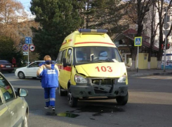 В Анапе скорая помощь попала в ДТП с «Ладой-Ларгус»