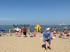 Анапа не спешит прощаться с туристами: в последний день лета еще многолюдно