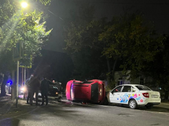 Ночью в Анапе произошло ДТП с перевёрнутым автомобилем