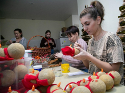 Елку на Театральной площади в Анапе украсят игрушками ручной работы