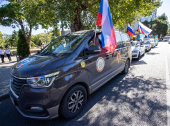  Анапа встретила участников автопробега ДОСААФ России в поддержку российской армии