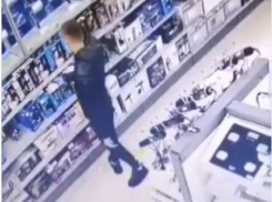 В Анапе оперативно раскрыли кражу из магазина электроники