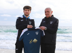 Анапский спортсмен подписал профессиональный футбольный контракт