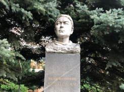 Памятник-бюст Надежде Крупской установлен в Анапе
