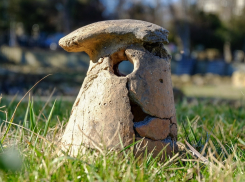 В анапском музее появились загадочные артефакты, которым больше пяти тысяч лет