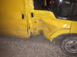 В Анапе байкер врезался в микроавтобус: двое пострадавших находятся в травматологии