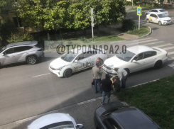 Двух девушек сбили на перекрёстке в центре Анапы