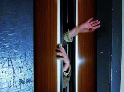 «Разобьетесь - тогда приходите!»: жильцы анапской многоэтажки боятся за свои жизни 