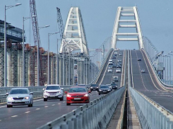 Из Анапы в Крым добираться станет труднее: по мосту с 1 октября поедут грузовики