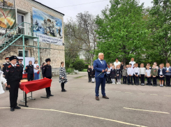 В память о погибшем воине в школе №31 станицы Гостагаевской открыли Парту Героя