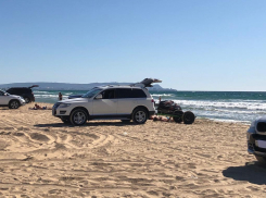 За выезд на машине прямо к морю в Анапе автолюбителям грозят большими штрафами 