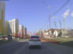 В Анапе на Супсехском шоссе автомобиль сбил женщину на пешеходном переходе