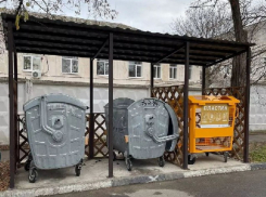 В Анапе устанавливают новые контейнеры для мусора – только для пластика!